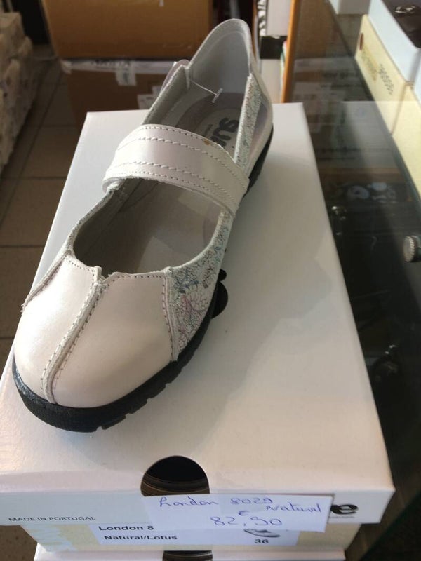 Chaussure avec lanière