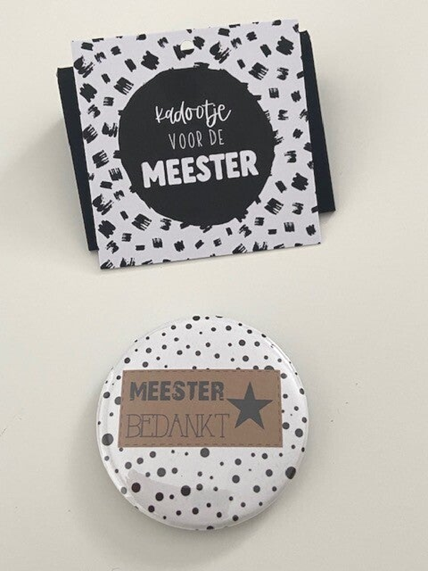 Button met flesopener tekst ''Meester bedankt''