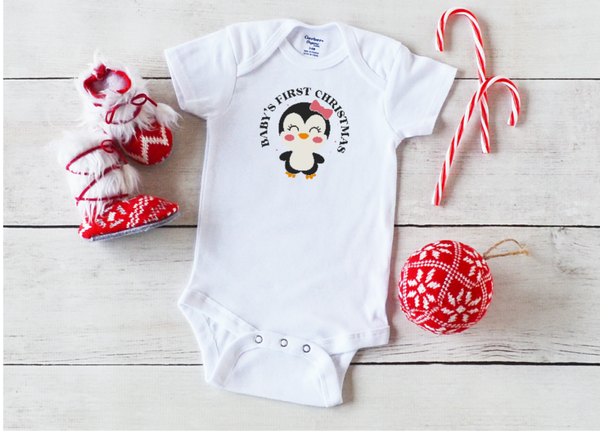 Baby rompertje Baby's First Christmas Pinguin Pink