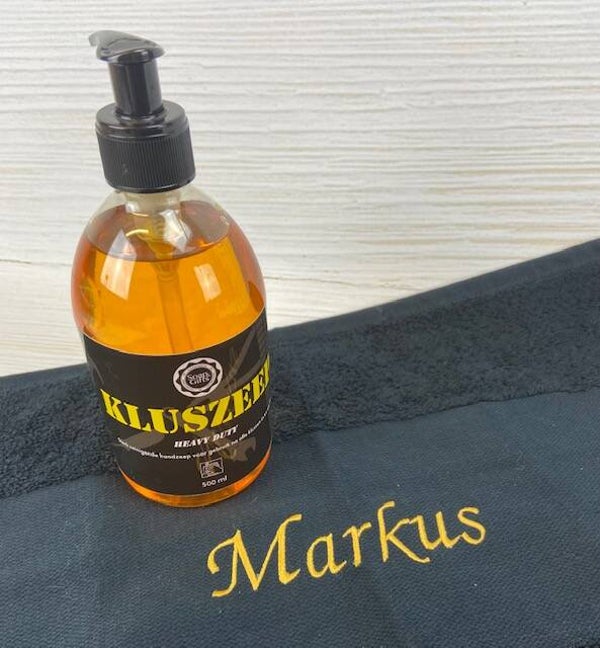 Handdoek, geborduurd met naam div kleuren/eigen tekst