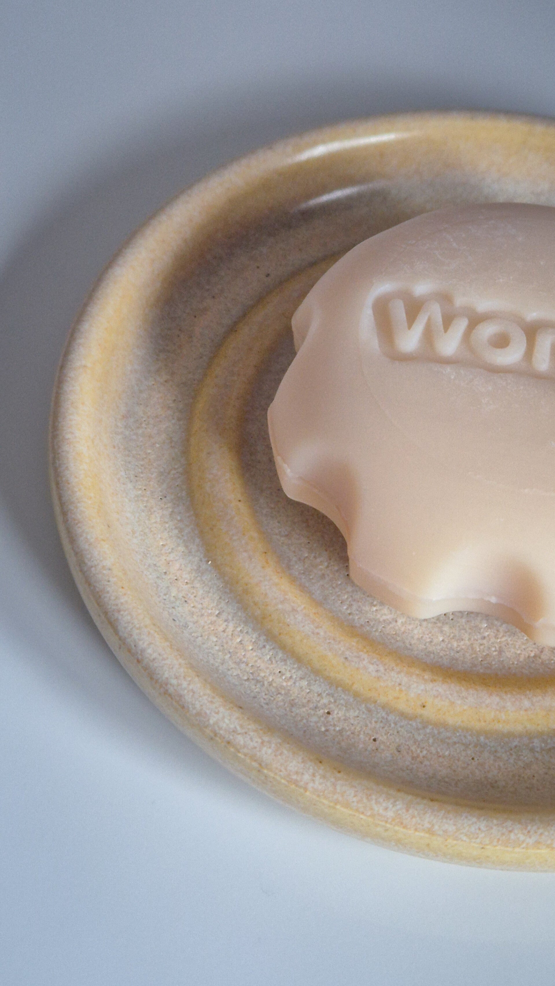 Handgemaakt keramisch zeepschaaltje voor shampoobar