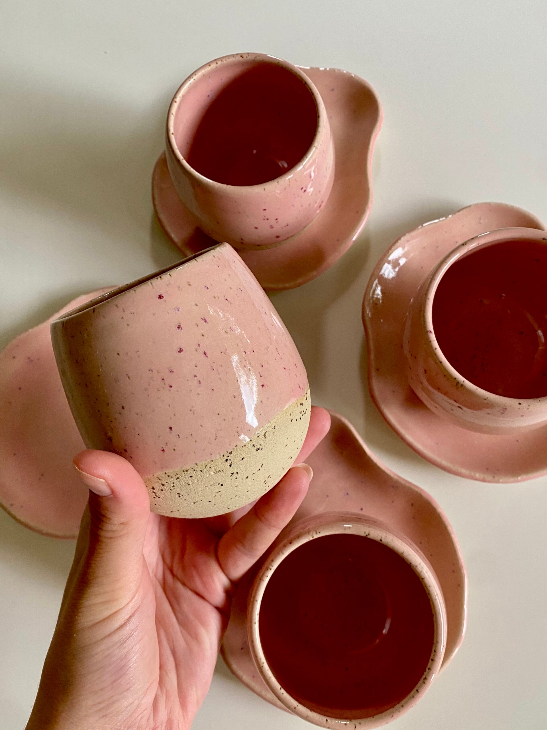 Roze keramiek bol kopje