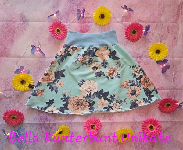 Blumen auf Blau 104/110