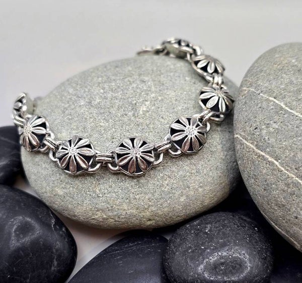 Sterling Silver “Daisy Chain” Bracelet – Elegant & Timeless
