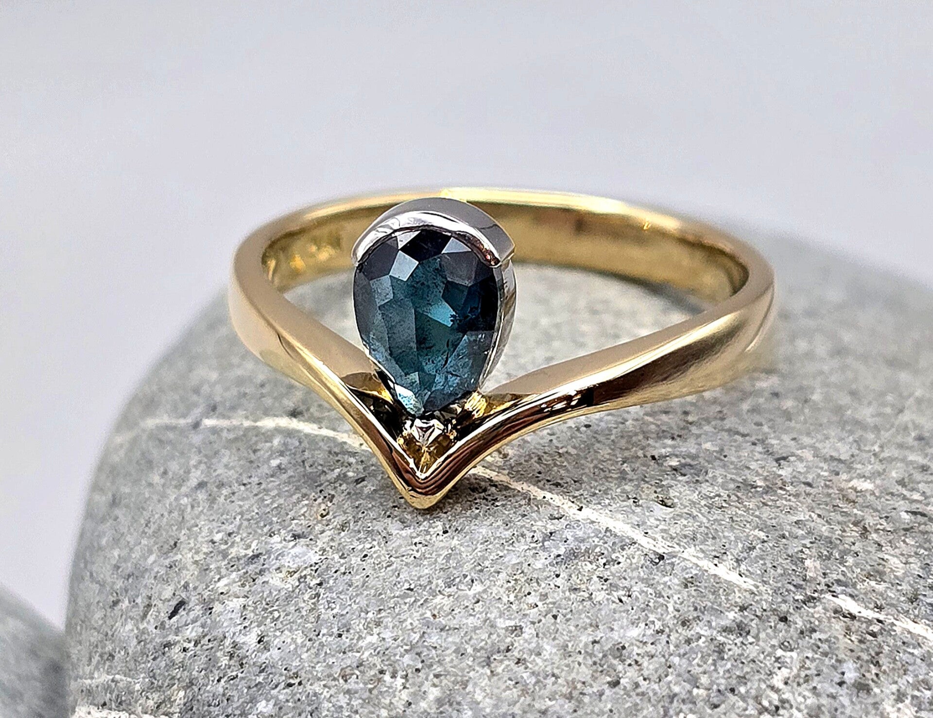 18ct Gold & Platinum Blue Diamond Ring – Unique Wishbone Design