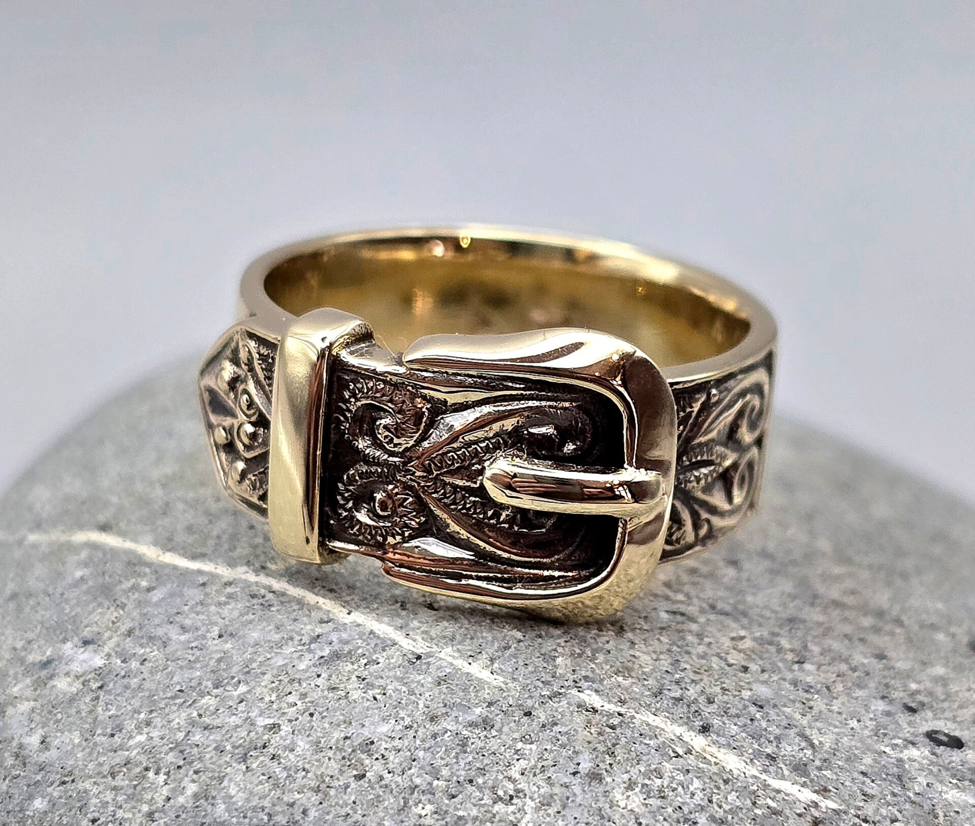 9ct Gold Belt Ring – Classic Vintage-Inspired Design