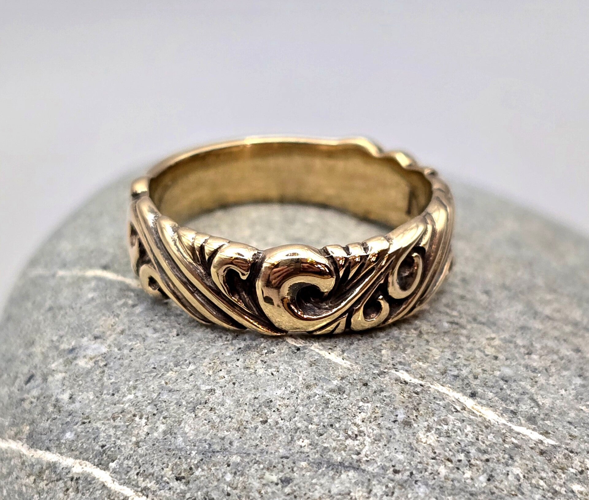 9ct Gold Scroll Ring – Elegant Hand finished cast Band with Vintage Detail