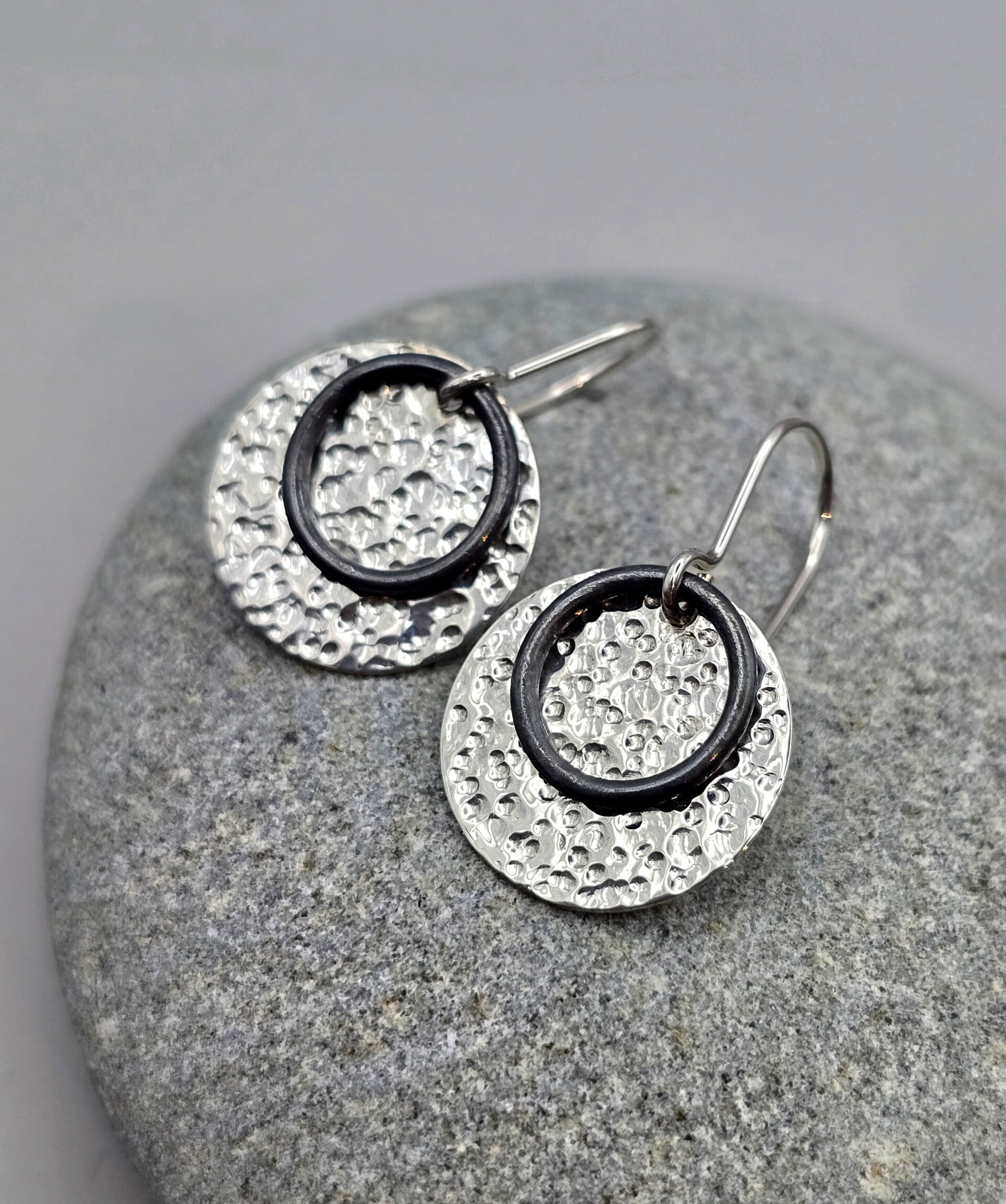 Sterling Silver Hammered Disc & Blackened Ring Earrings – Elegant Textured Contrast
