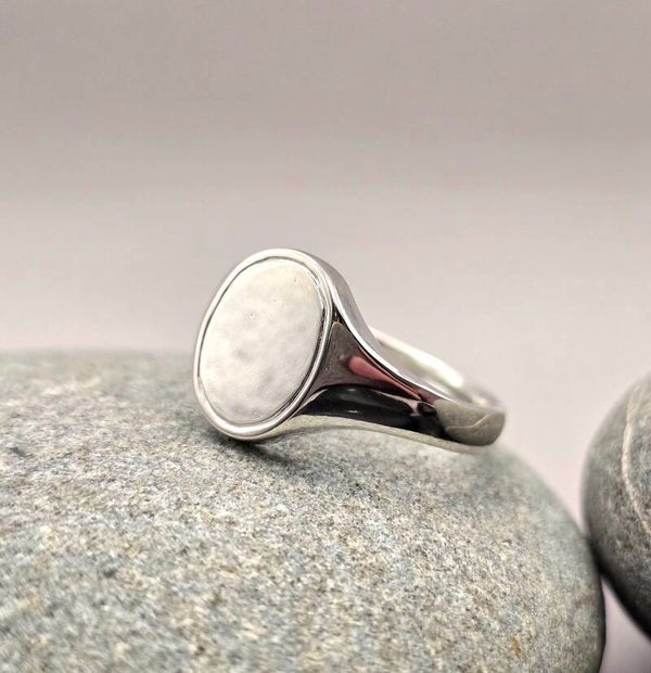 Classic Silver Gents Signet Ring – Engravable Oval Design