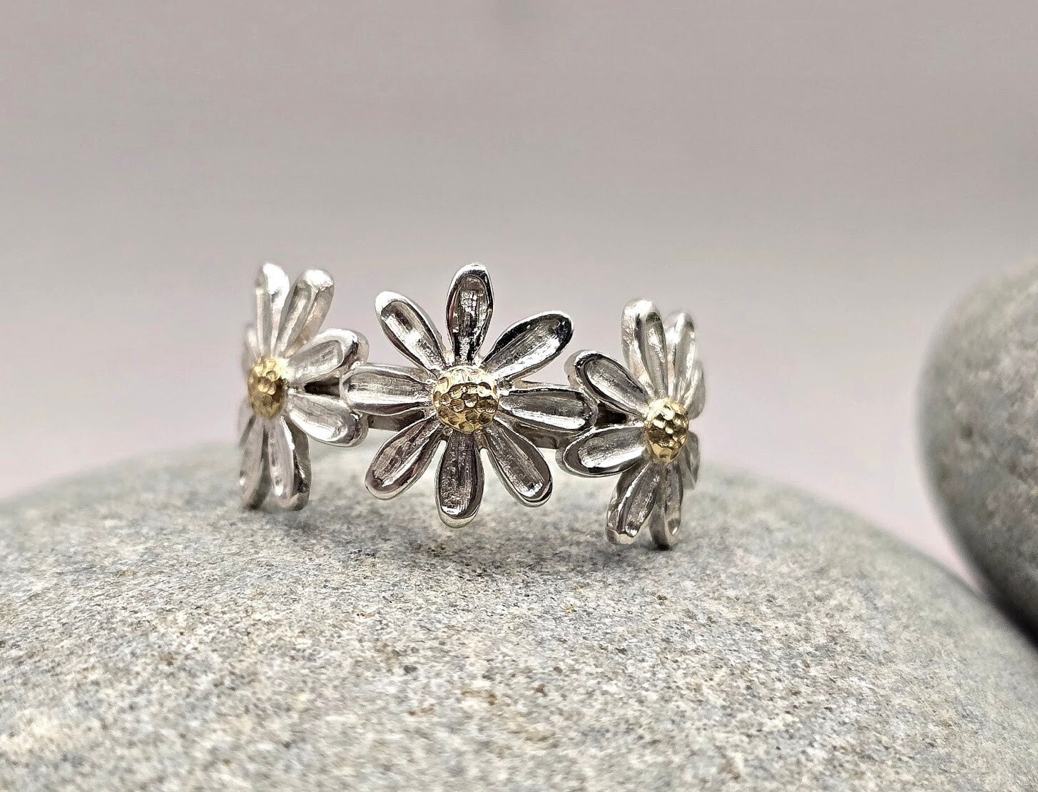3 Daisy Ring