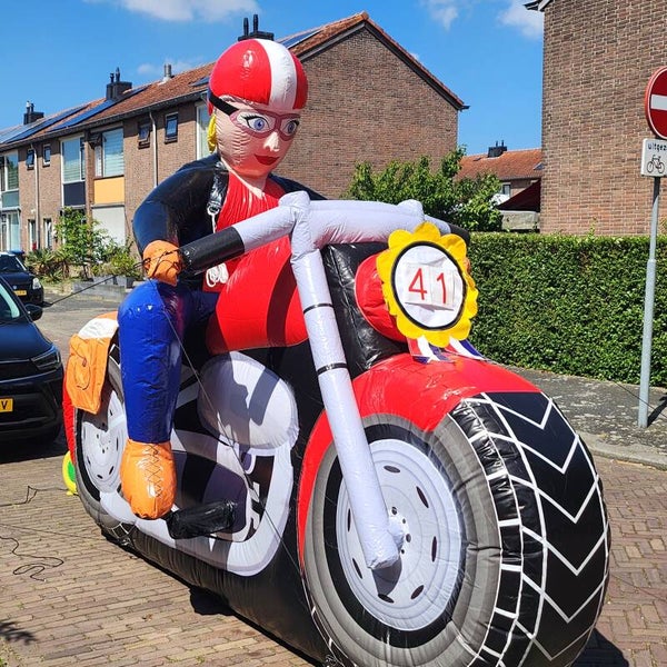 motorvrouw opblaasfiguur (Kopie)