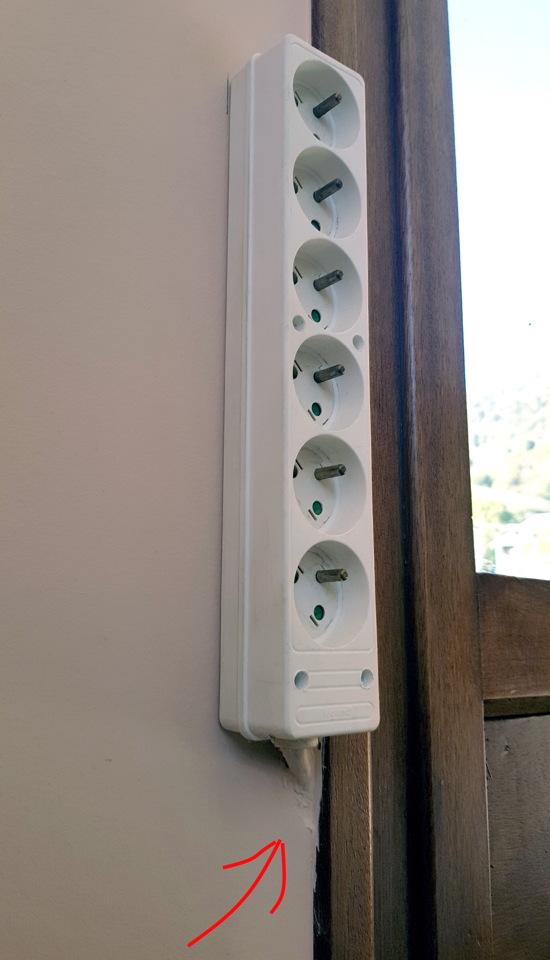 multiprise cable encastre