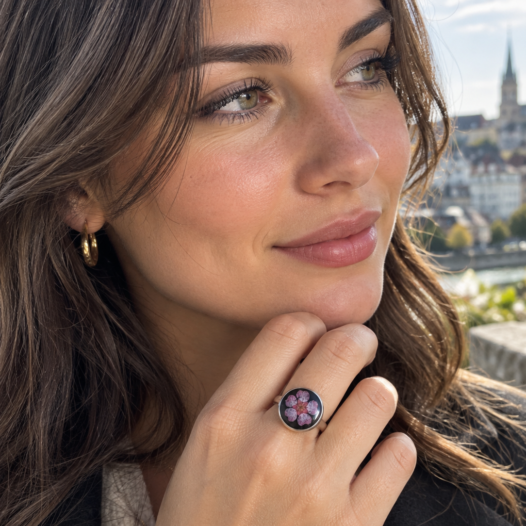 Bague Spirée du Japon — fleur véritable