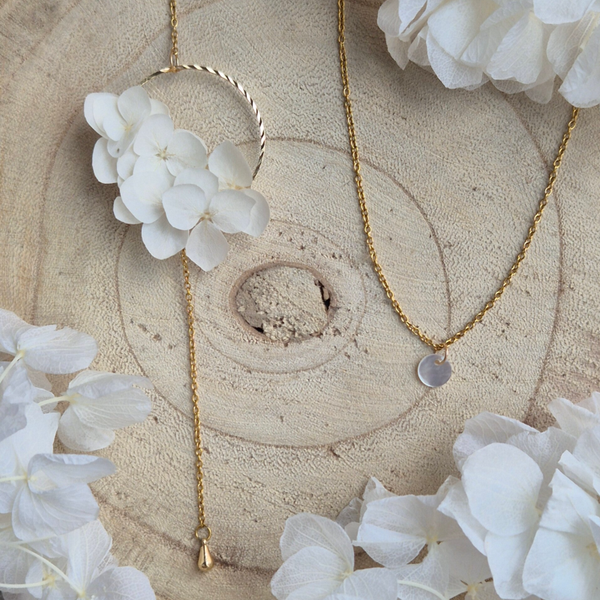 Collier de dos fleuri