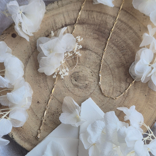 Collier de dos fleuri