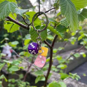 Sleutelhanger Dobbelsteen - Paars-Geel-Roze