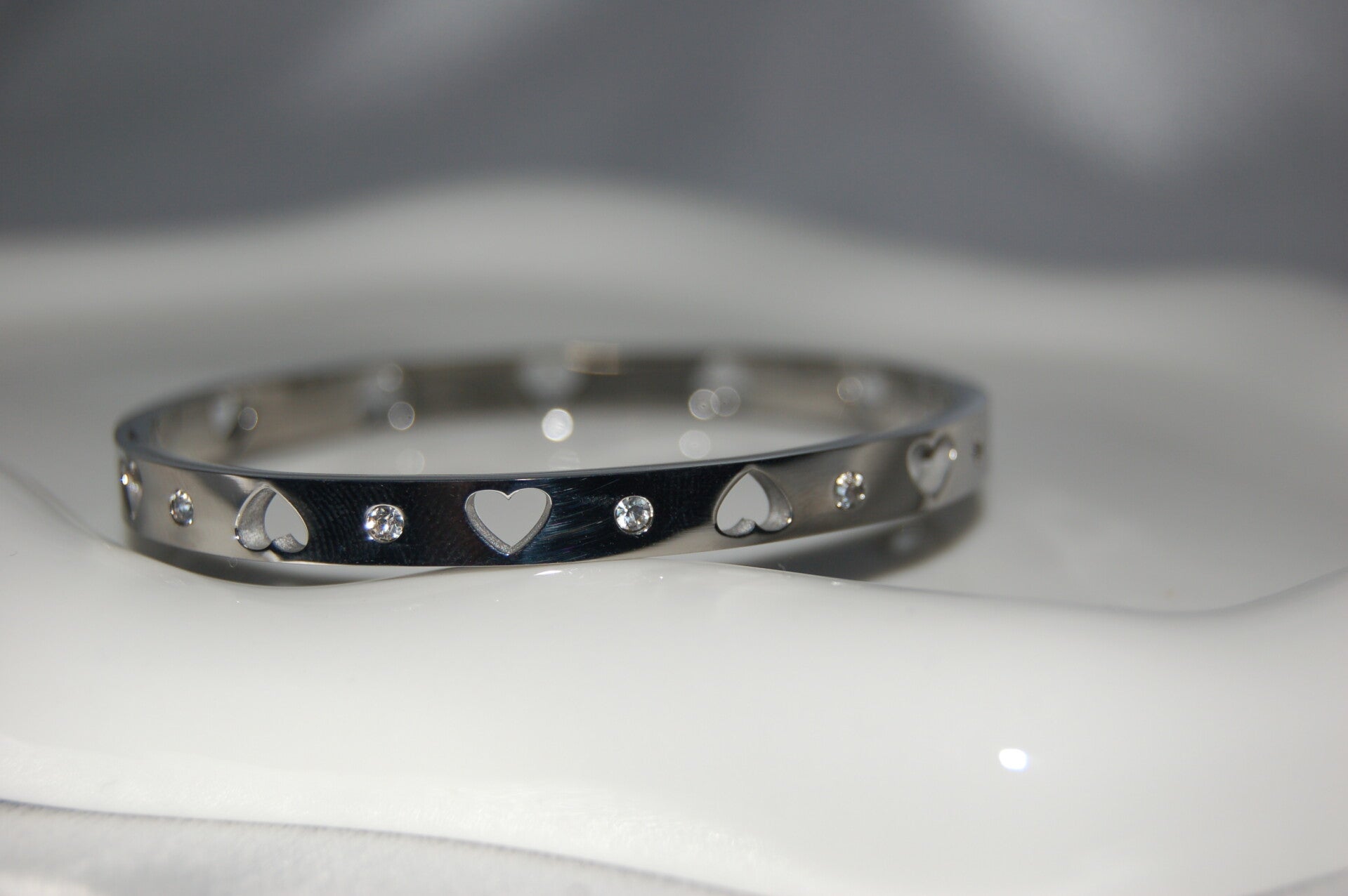 Hartjes en strass bangle zilver