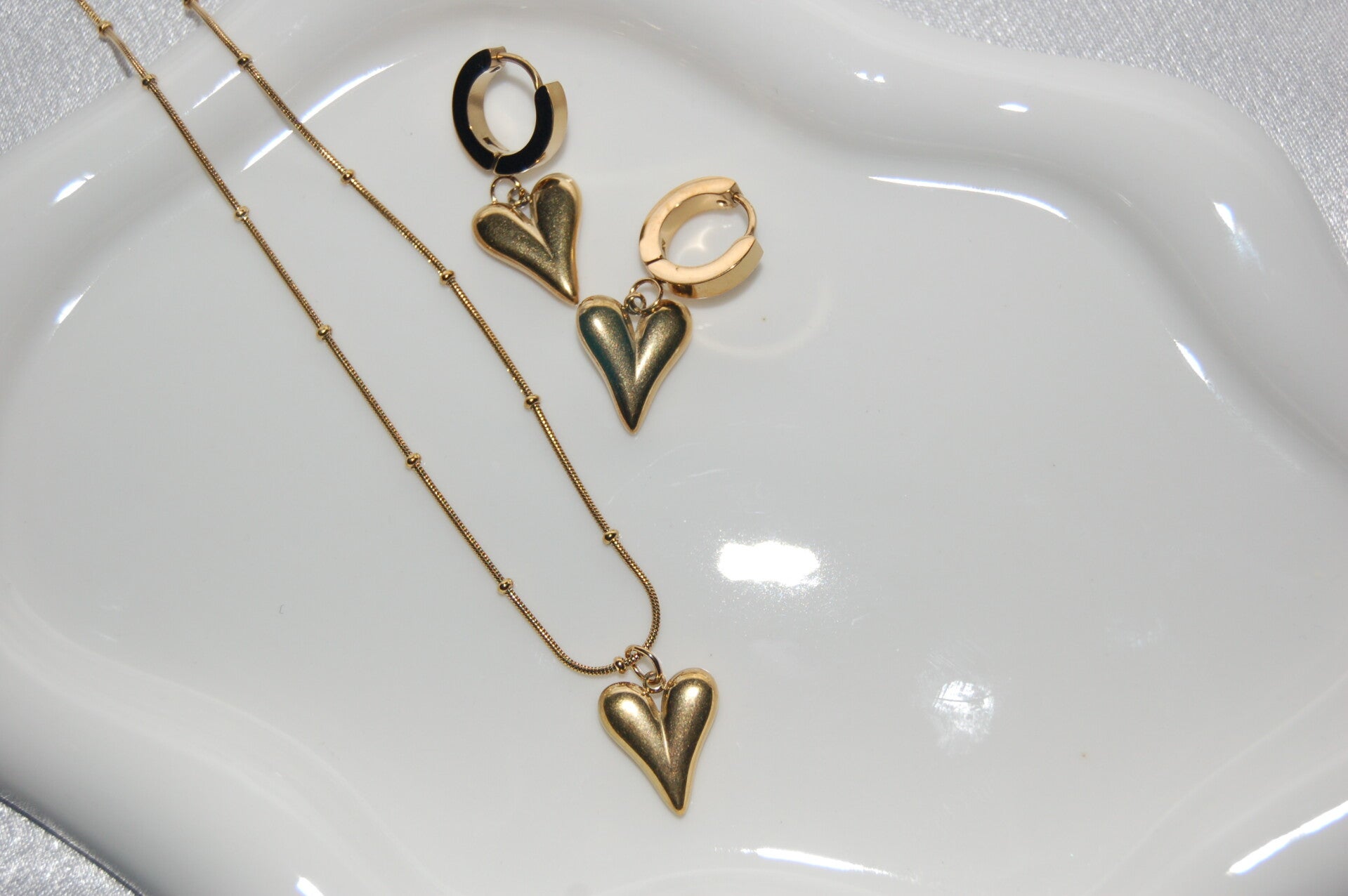 Set hartjes ketting + oorbellen