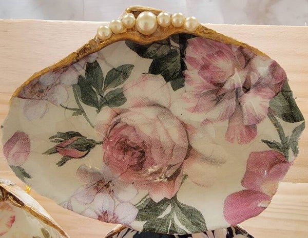 Trinket Dish Roses with Foliages