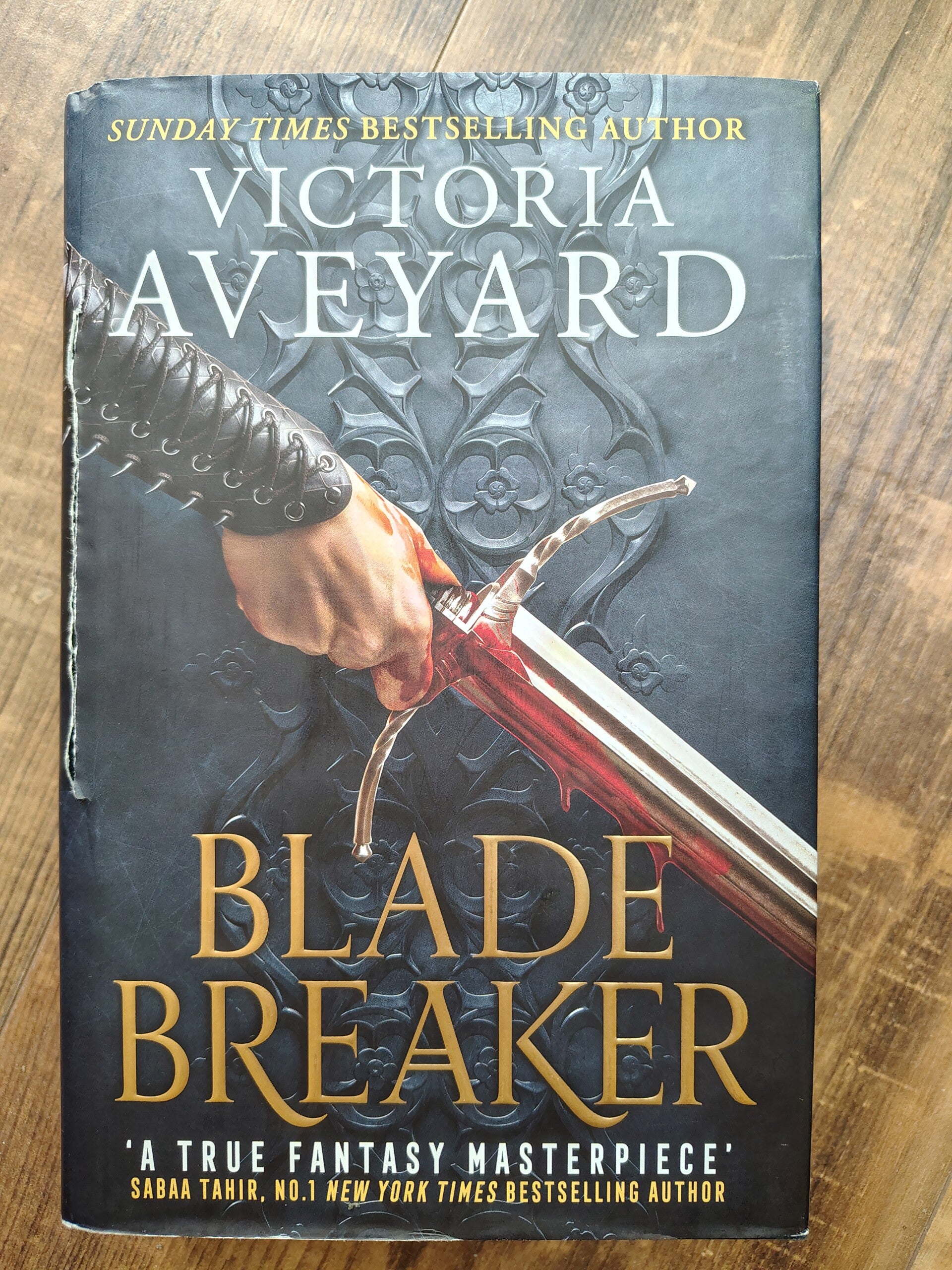 Blade Breaker - HC - V. Aveyard