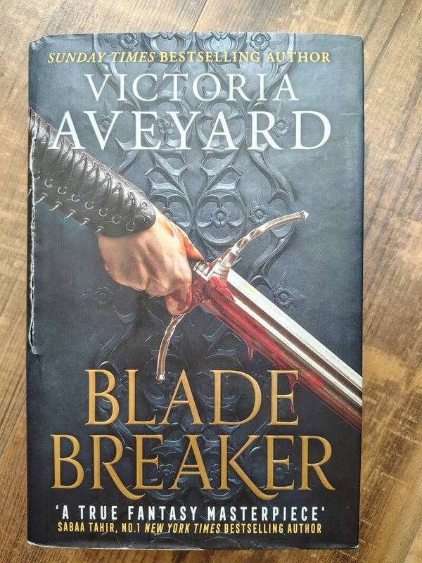 Blade Breaker - HC - V. Aveyard