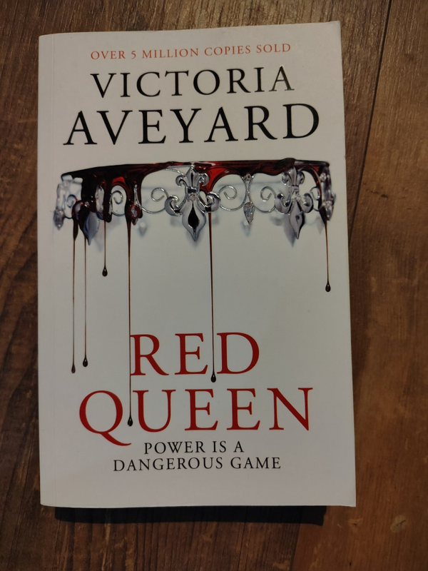 Red Queen - V. Aveyard