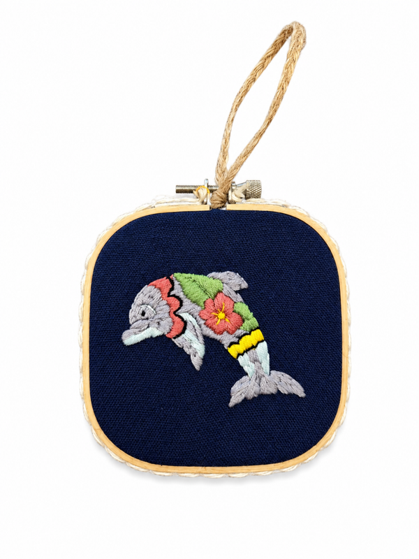 Mini Borduurhanger – Bloemen Dolfijn