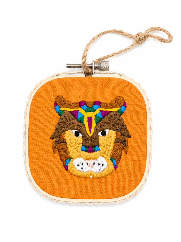 Mini Borduurhanger – Boho Leeuw