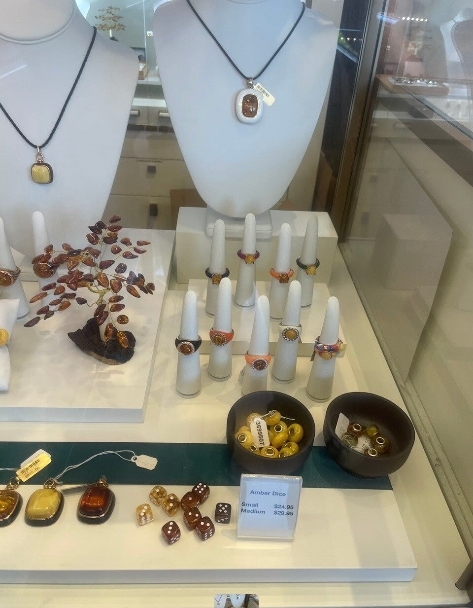 wholesale lot of ring & chain stones