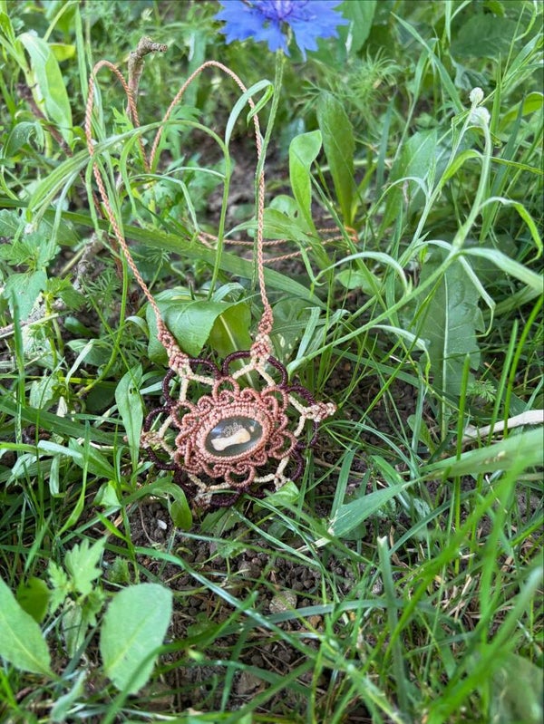 Ketting mandala - botje in hars