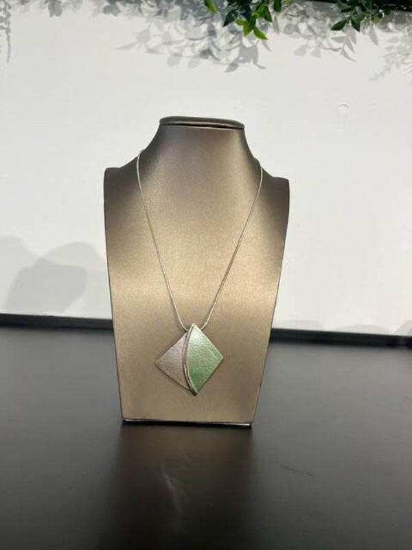 Ketting roos goud met groene vierkant