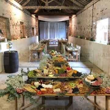 Cracker & Breads Grazing Board (Feeds 5-7)