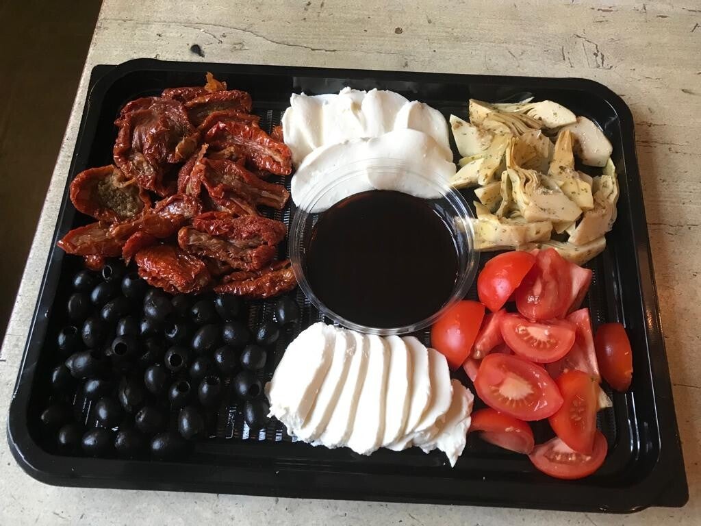 Antipasti Grazing Board (Feeds 5-7)