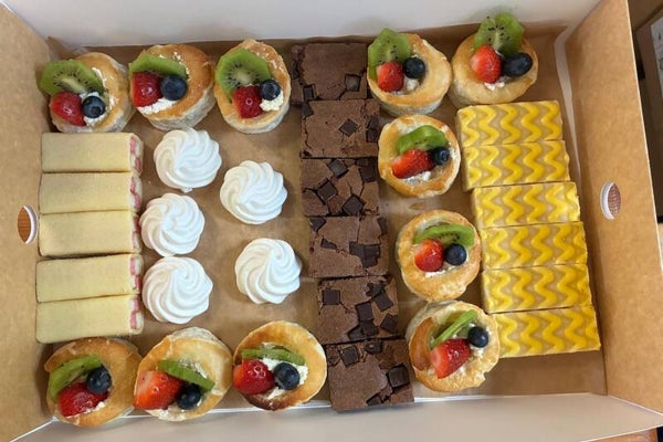 Bagshot Park-Sweet Grazing Platter-Regular (29 pieces)