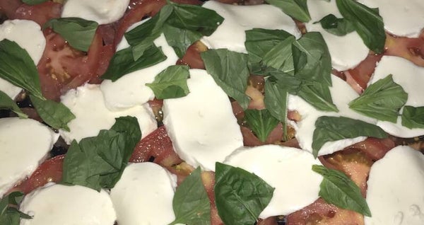 Caprese Salad with Balsamic Reduction (feed 7)