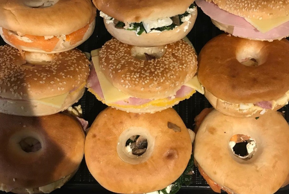 Sandwich, Wrap, Baguette & Bagel Platter (17 pieces)