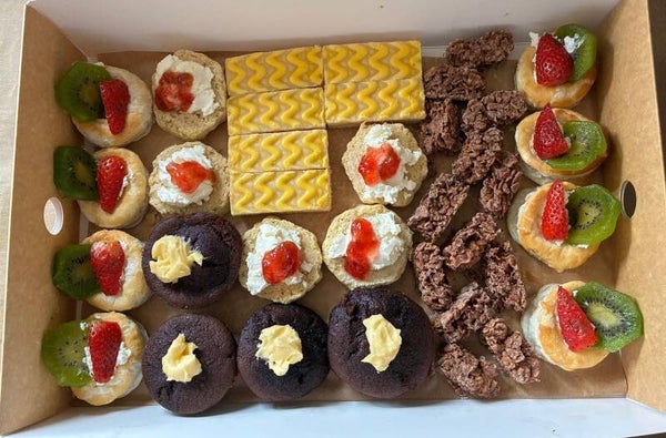 Longacres-Sweet Grazing Platter-Regular ( 23 pieces)