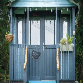 lamb-shepherds-hut-standard-t8q18h.jpg