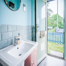 shower-room-2-standard-mmdizf.jpg