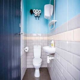toilet-standard-7esajs.jpg