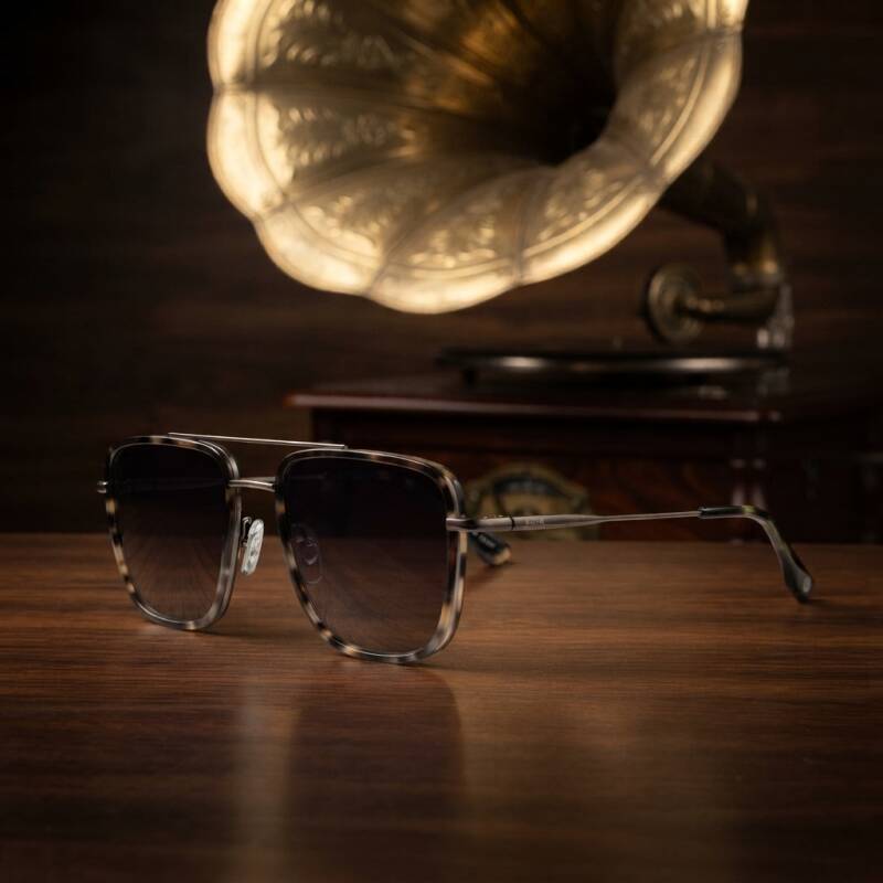 occhiali da sole uomo marca Bulget.