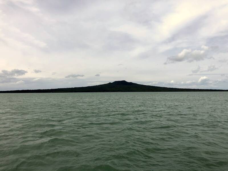 Rangitoto Island , Auckland  vanaf de veerboot Nieuw Zeeland, DIYNewZealand.com
