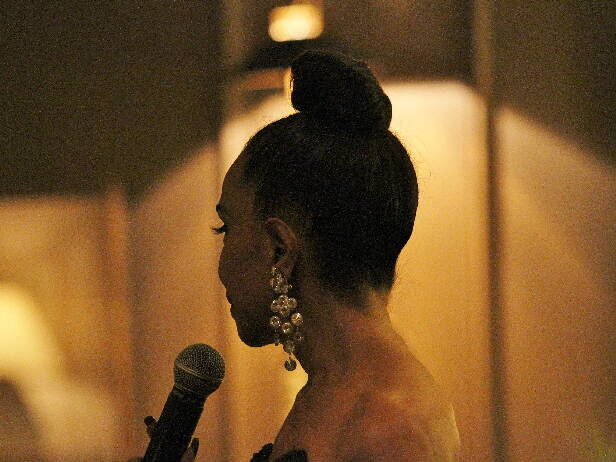 l_holloway_bun_sideview-standard.jpg