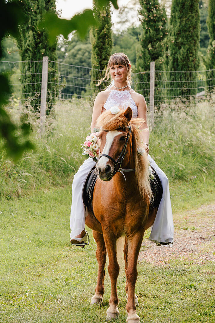 brautportrait-mit-pferd-standard.jpg
