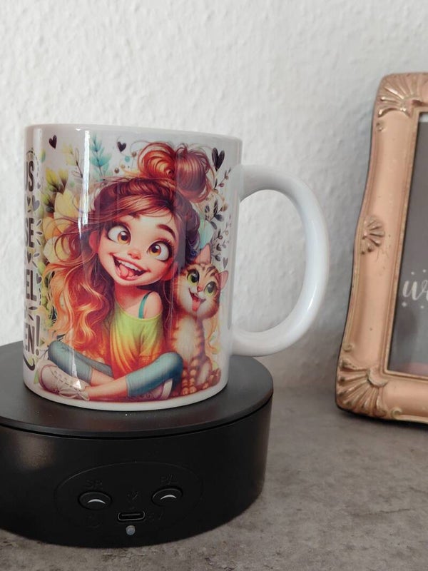 Tasse mit Mädchen/Katzen Motiv