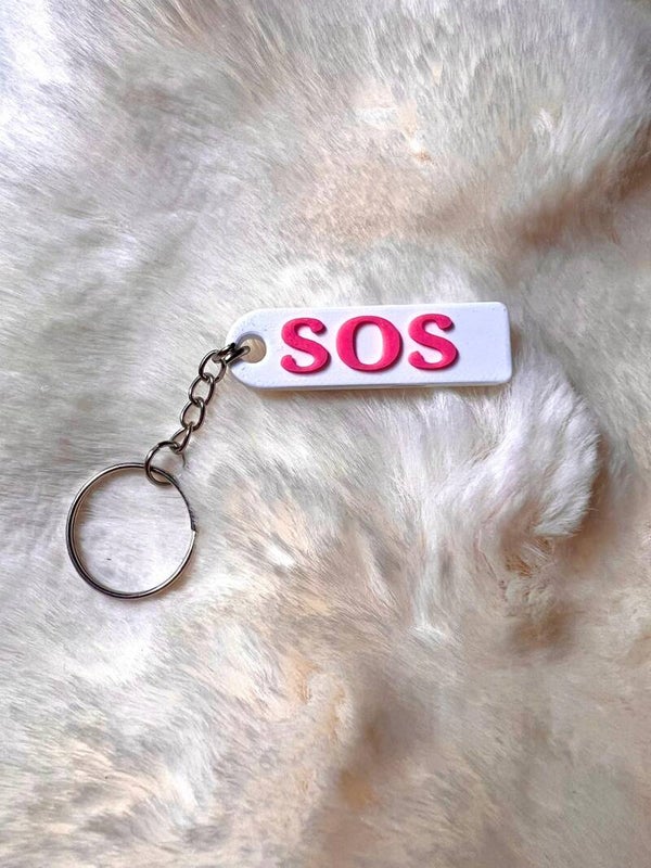 3D Sleutelhanger “SOS” – Noodfluitje met Hard Geluid
