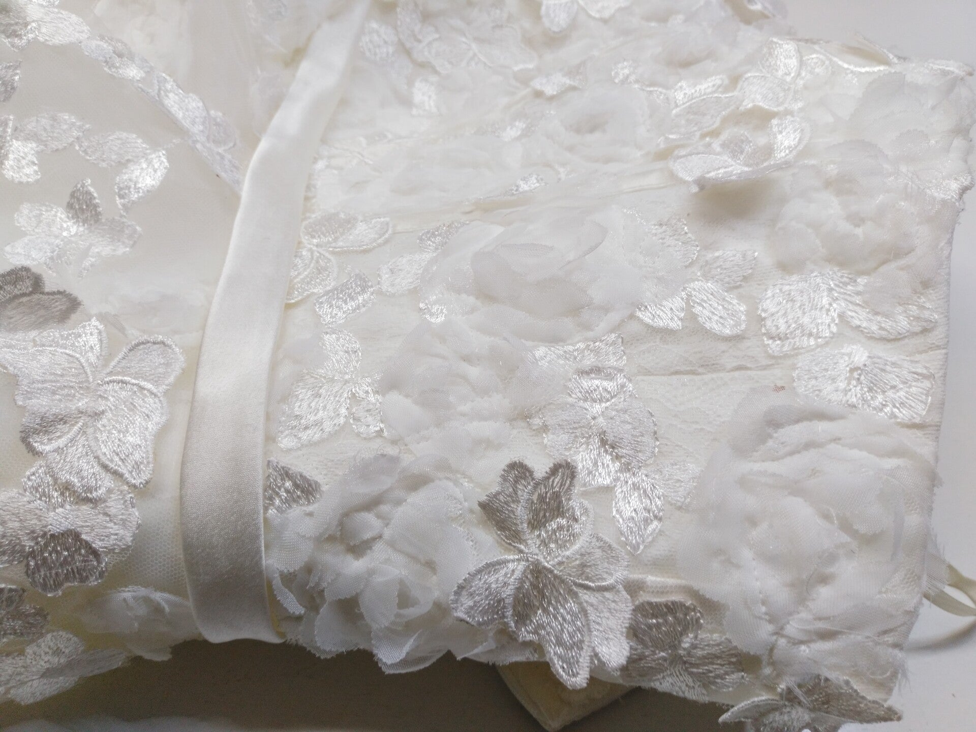Brautkleid Hochzeitskleid Tüll Spitze. nach  Hochzeit ändern lassen Schneiderei in der Nähe.
