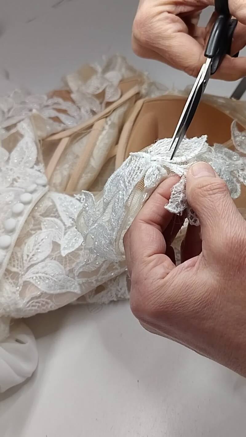 Brautkleid mit Spitze Schulter enger machen