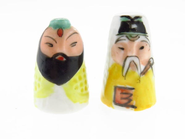 Vingerhoedjes van porselein, Oosterse figuurtjes, set van 2