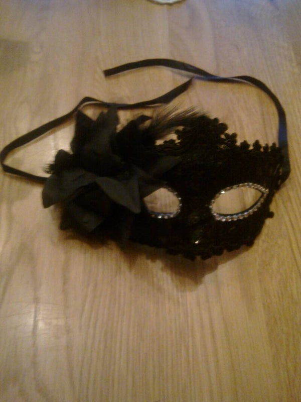 zwart venetiaans masker